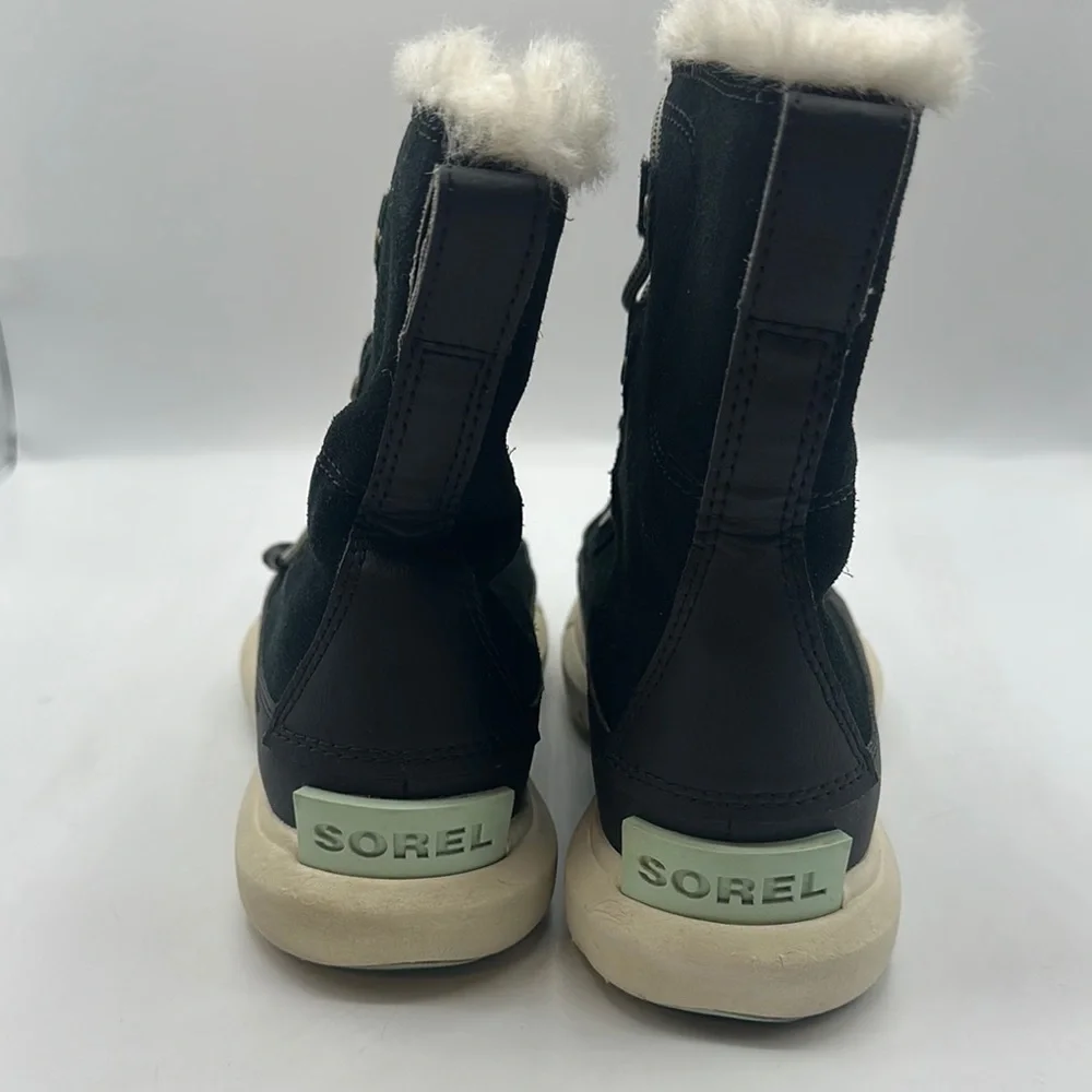 Sorel Sz 4 Black and White Boots with Fur Lining